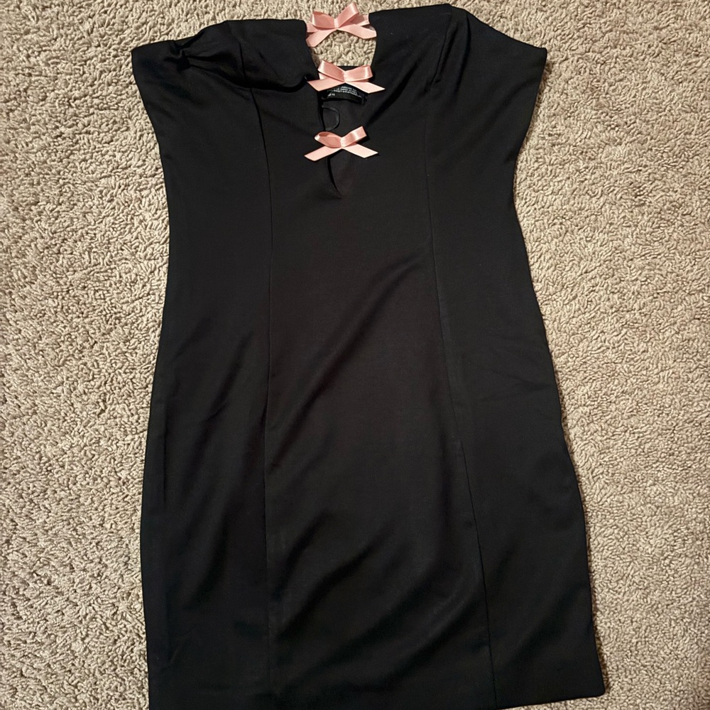 Finesse Black and Pink Off-Shoulder Bodycon Dress